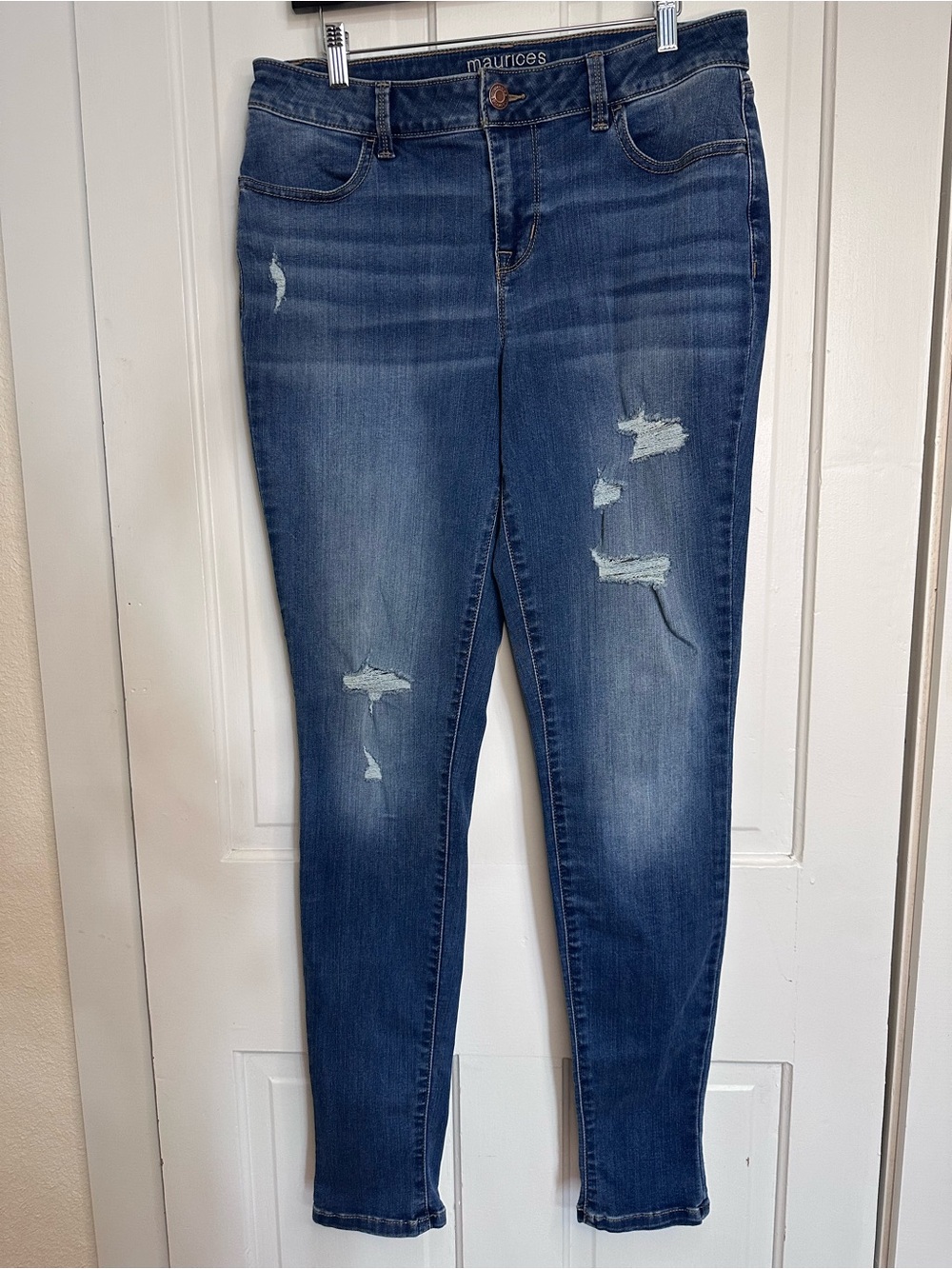 maurices Women's Skinny Jeans Blue Medium Wash Distressed Stretch 5-Pocket, L